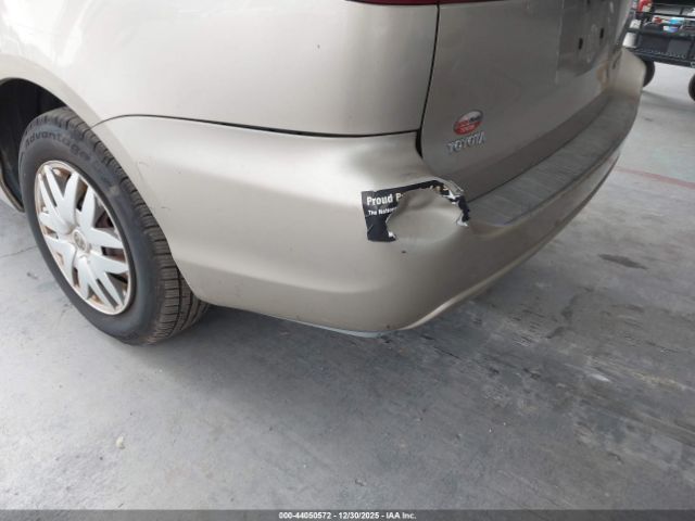 Toyota Sienna Le Image 13