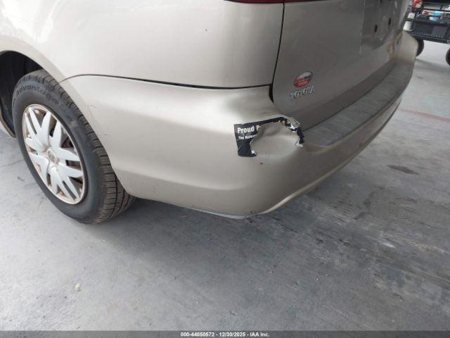 Toyota Sienna Le Image 13