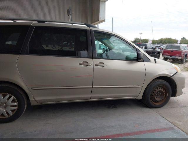 Toyota Sienna Le Image 7