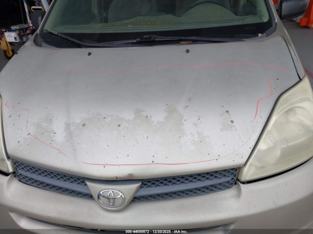 Toyota Sienna Le Image 11