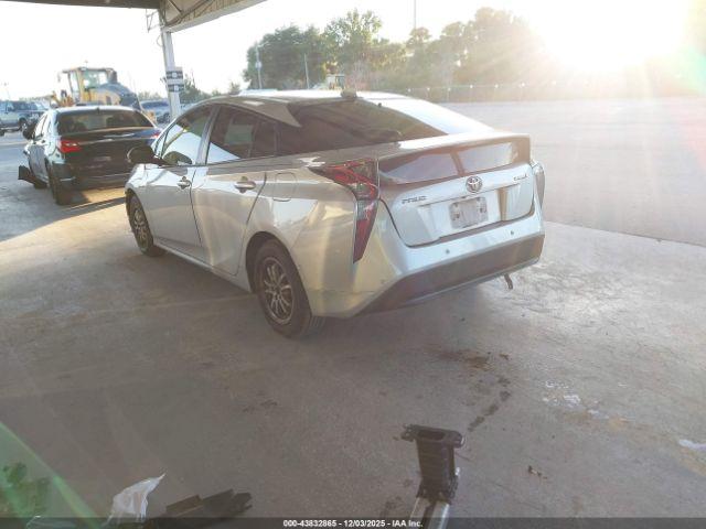 Toyota Prius Two Image 8