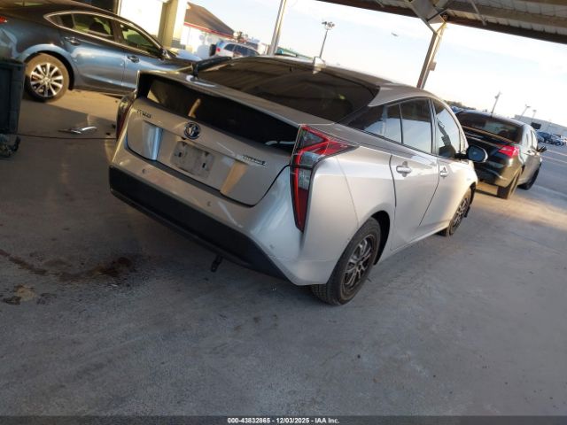 Toyota Prius Two Image 17