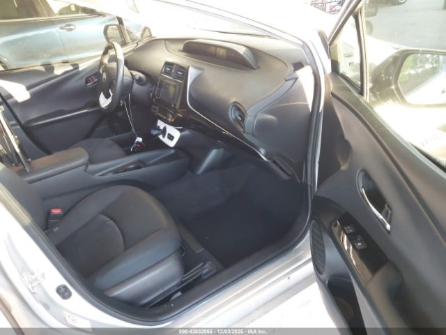 Toyota Prius Two Image 6