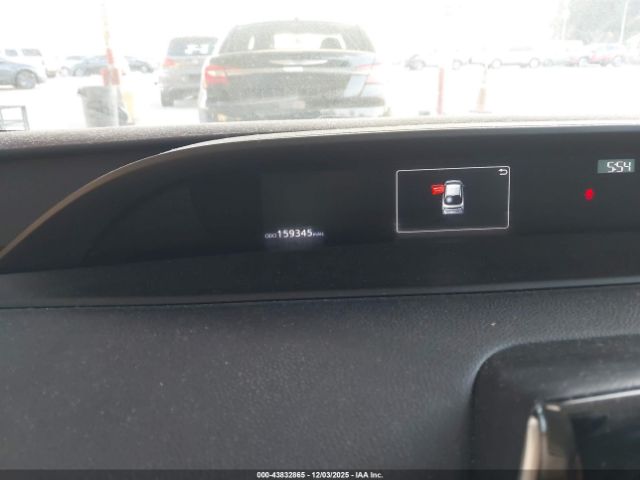 Toyota Prius Two Image 10