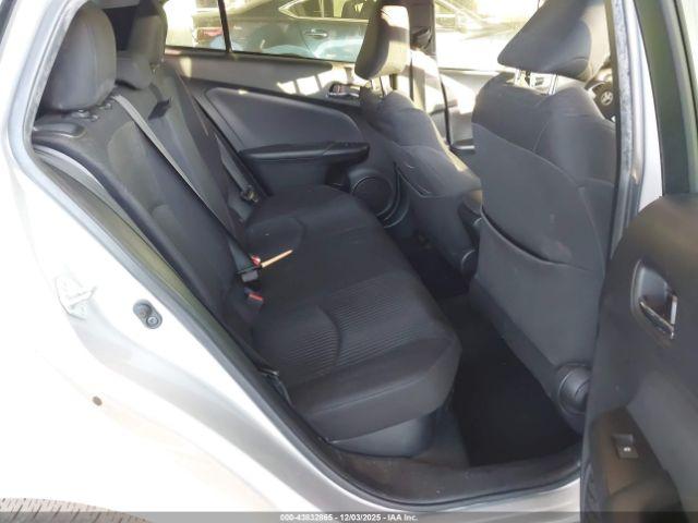 Toyota Prius Two Image 14