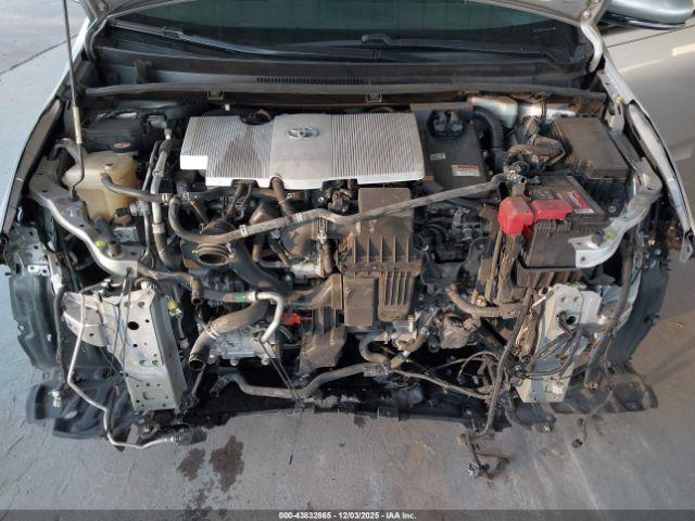 Toyota Prius Two Image 12