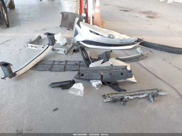 Toyota Prius Two Image 15