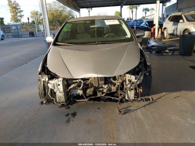 Toyota Prius Two Image 13