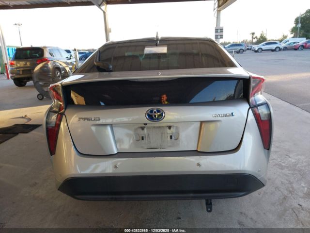 Toyota Prius Two Image 7