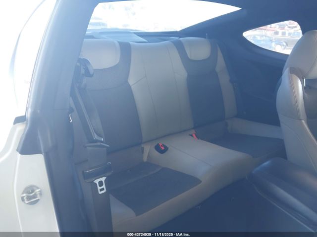 Hyundai Genesis 2.0t Premium Image 8