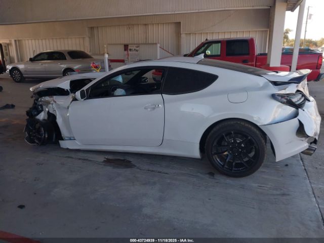 Hyundai Genesis 2.0t Premium Image 13