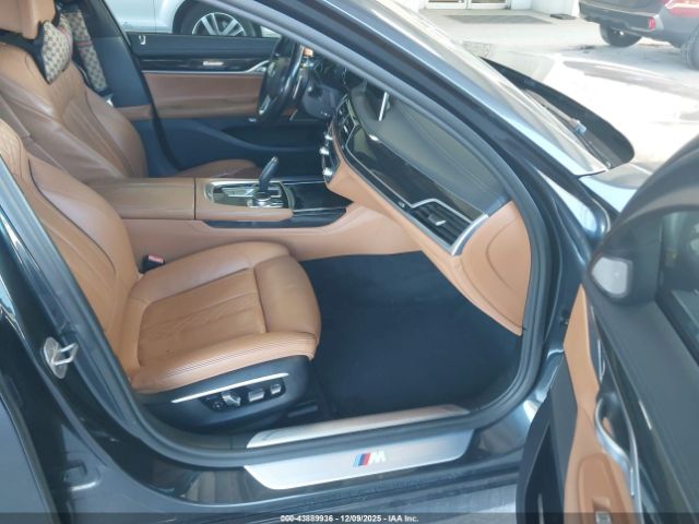 BMW 7 Series Image 13