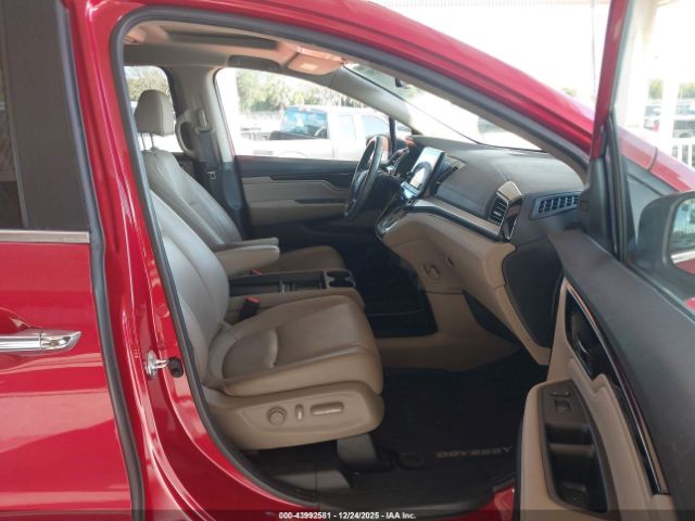 Honda Odyssey Touring Image 9