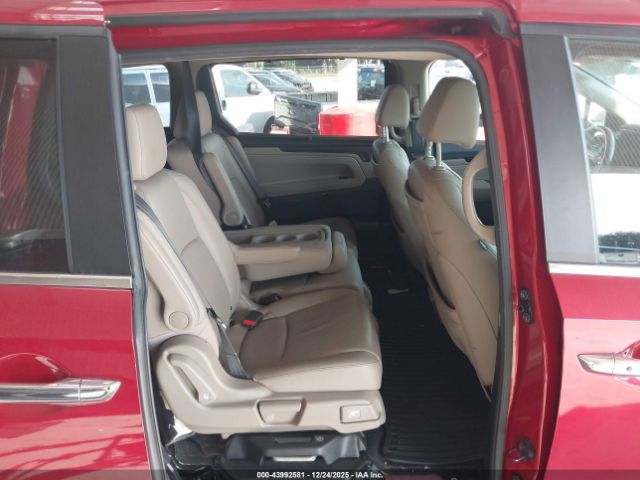 Honda Odyssey Touring Image 11