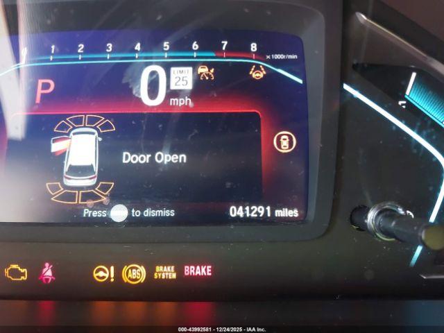 Honda Odyssey Touring Image 4