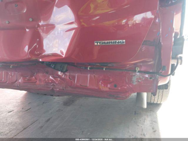 Honda Odyssey Touring Image 3