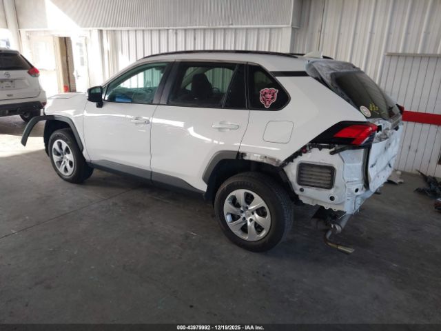 Toyota RAV4 Le Image 4