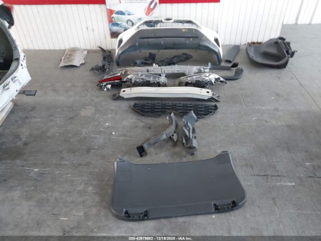 Toyota RAV4 Le Image 10