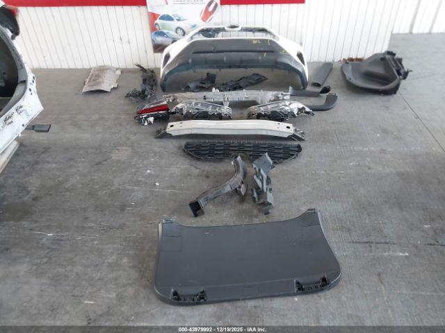 Toyota RAV4 Le Image 10