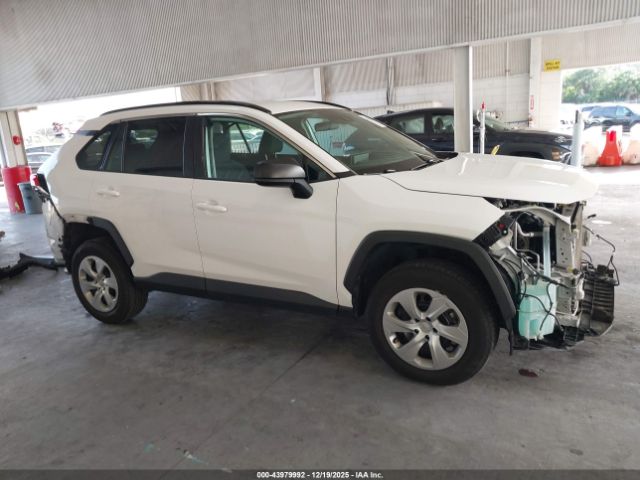 Toyota RAV4 Le Image 9