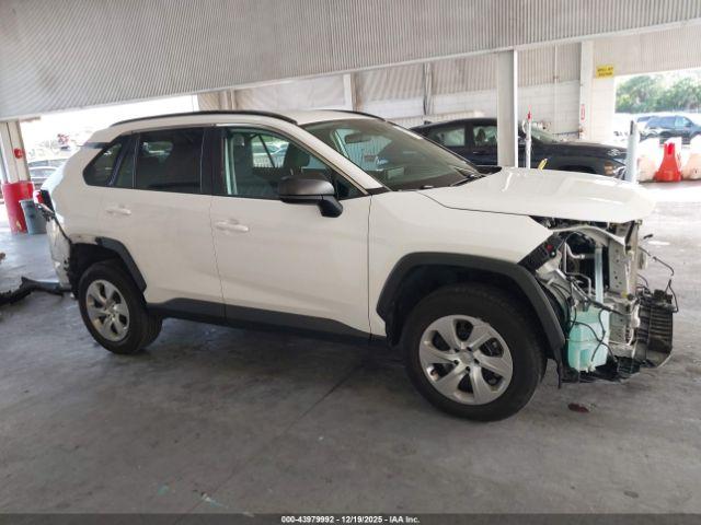 Toyota RAV4 Le Image 9