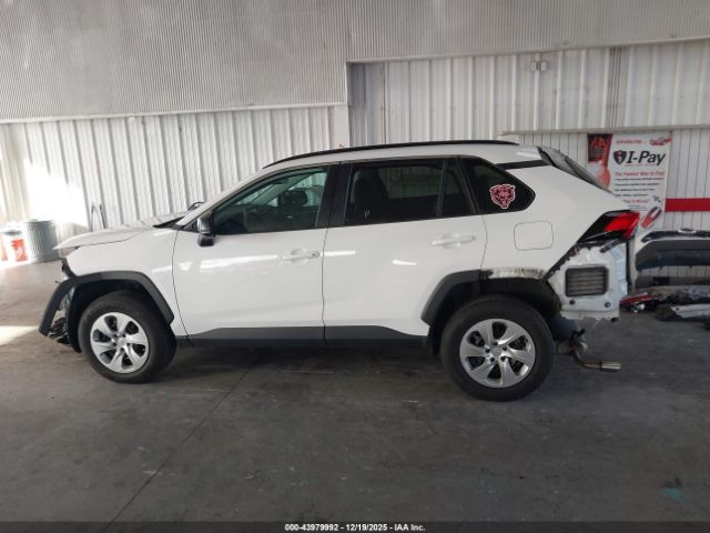 Toyota RAV4 Le Image 13