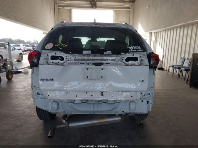 Toyota RAV4 Le Image 14