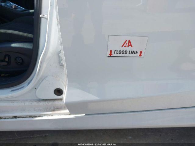 Chrysler 200 Limited Image 2