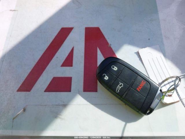 Chrysler 200 Limited Image 3