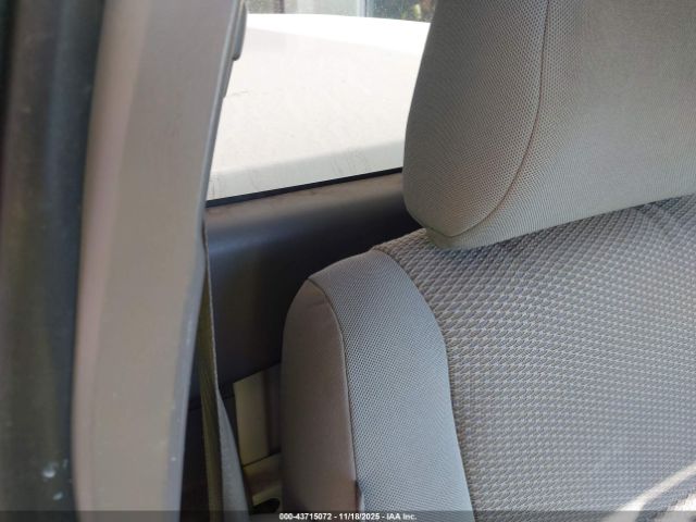 Toyota Tacoma Image 2