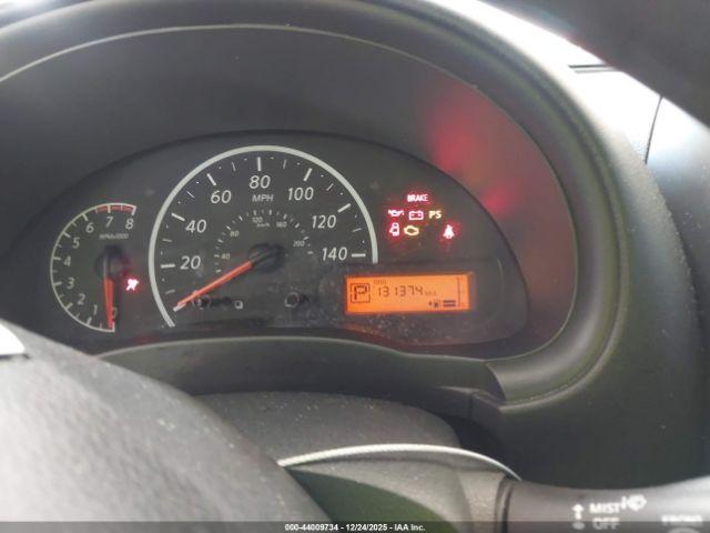 Nissan Versa 1.6 S+ Image 10