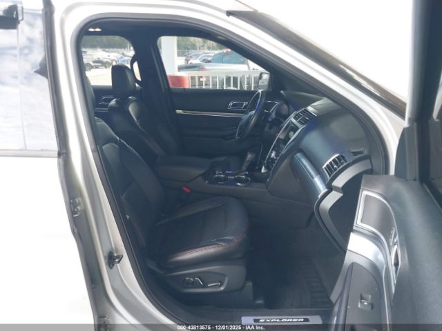 Ford Explorer Sport Image 7