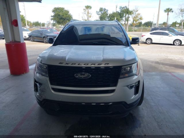 Ford Explorer Sport Image 14