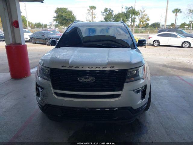 Ford Explorer Sport Image 14