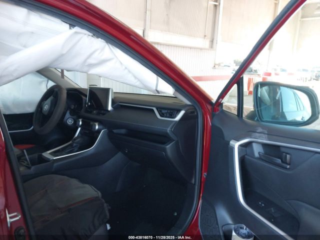 Toyota RAV4 Le Image 5