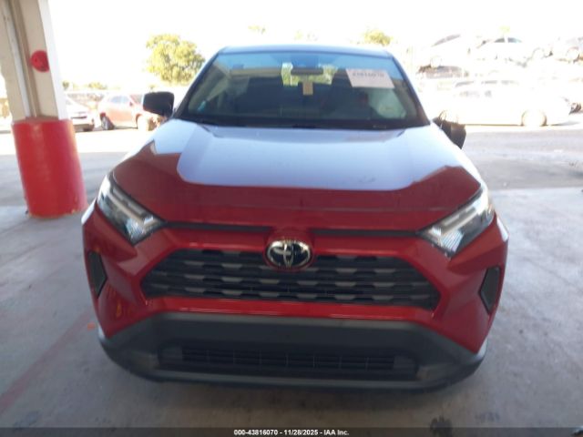 Toyota RAV4 Le Image 11