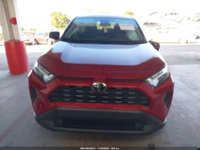 Toyota RAV4 Le Image 11