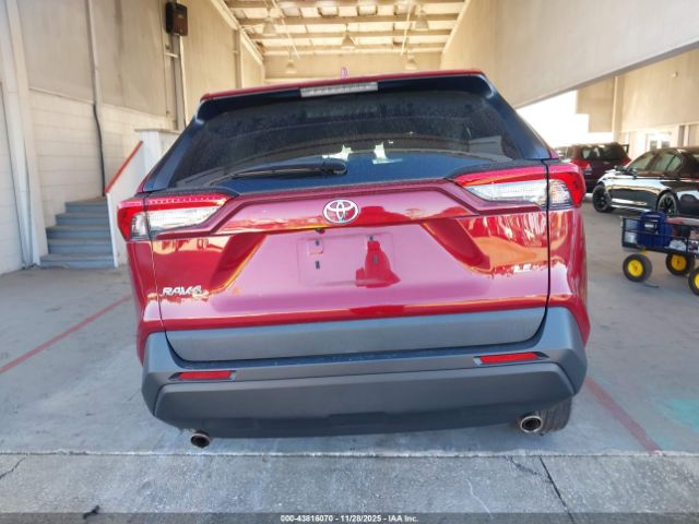 Toyota RAV4 Le Image 14