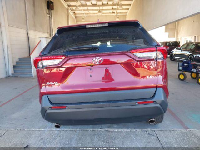 Toyota RAV4 Le Image 14