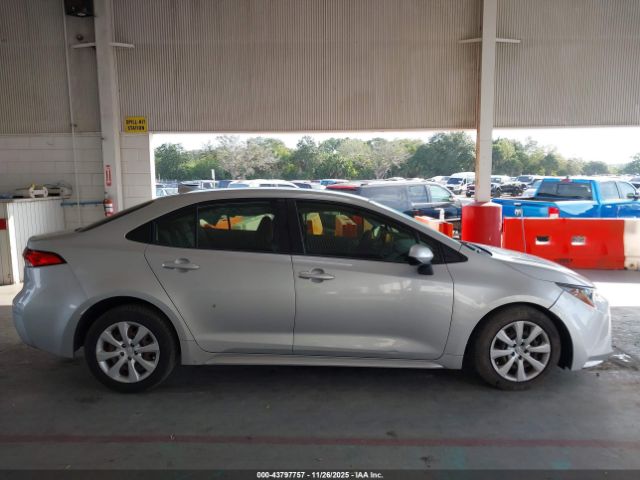 Toyota Corolla Le Image 11