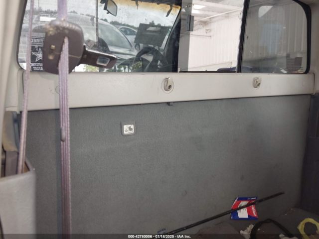 Nissan Frontier Xe Image 10