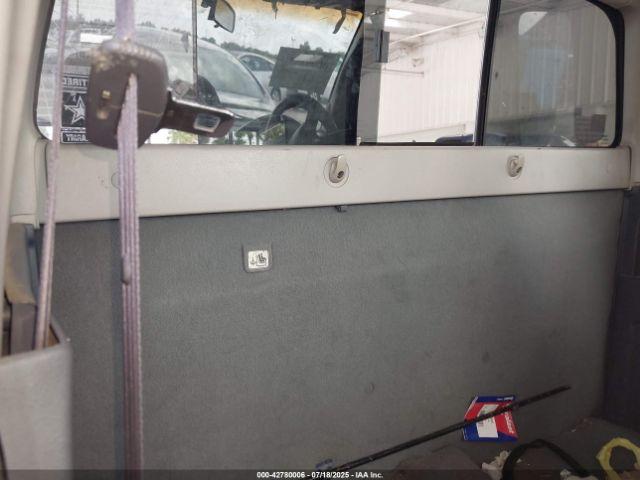 Nissan Frontier Xe Image 10