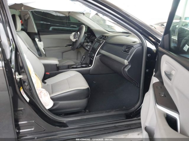 Toyota Camry Se Image 9