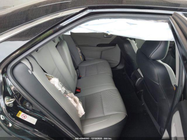 Toyota Camry Se Image 8