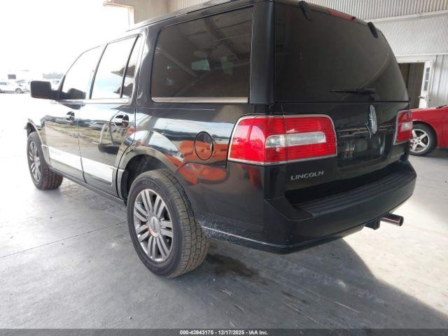 Lincoln Navigator Image 8