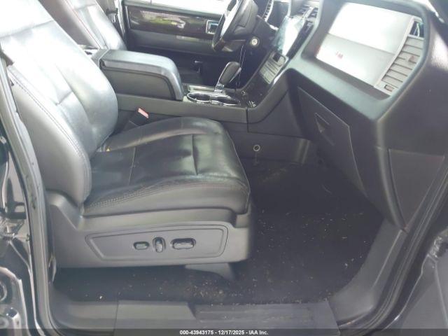 Lincoln Navigator Image 4