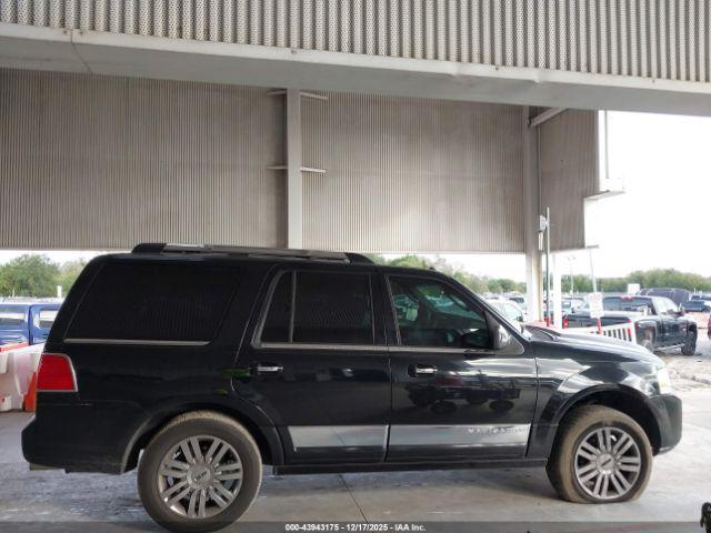 Lincoln Navigator Image 14