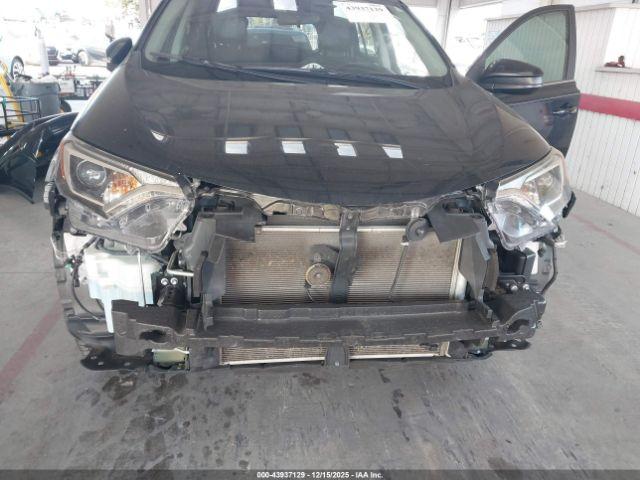 Toyota RAV4 Le Image 6