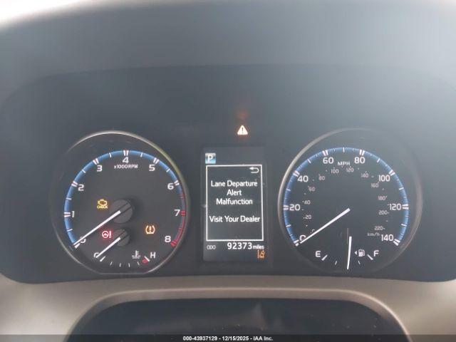 Toyota RAV4 Le Image 9