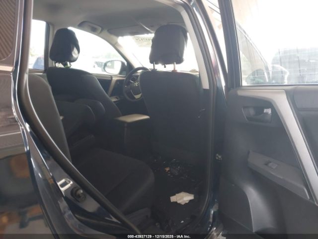 Toyota RAV4 Le Image 8